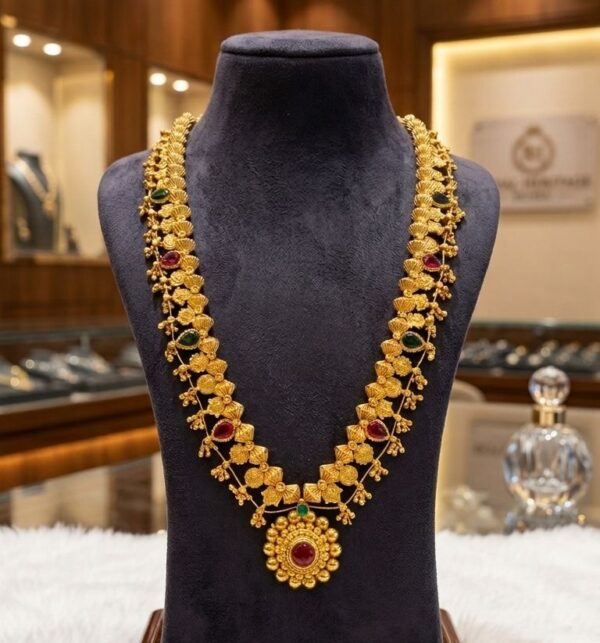 Traditional 32 Panadi Kolhapuri Saaj with Ruby Stone Pendant | Premium Gold Finish